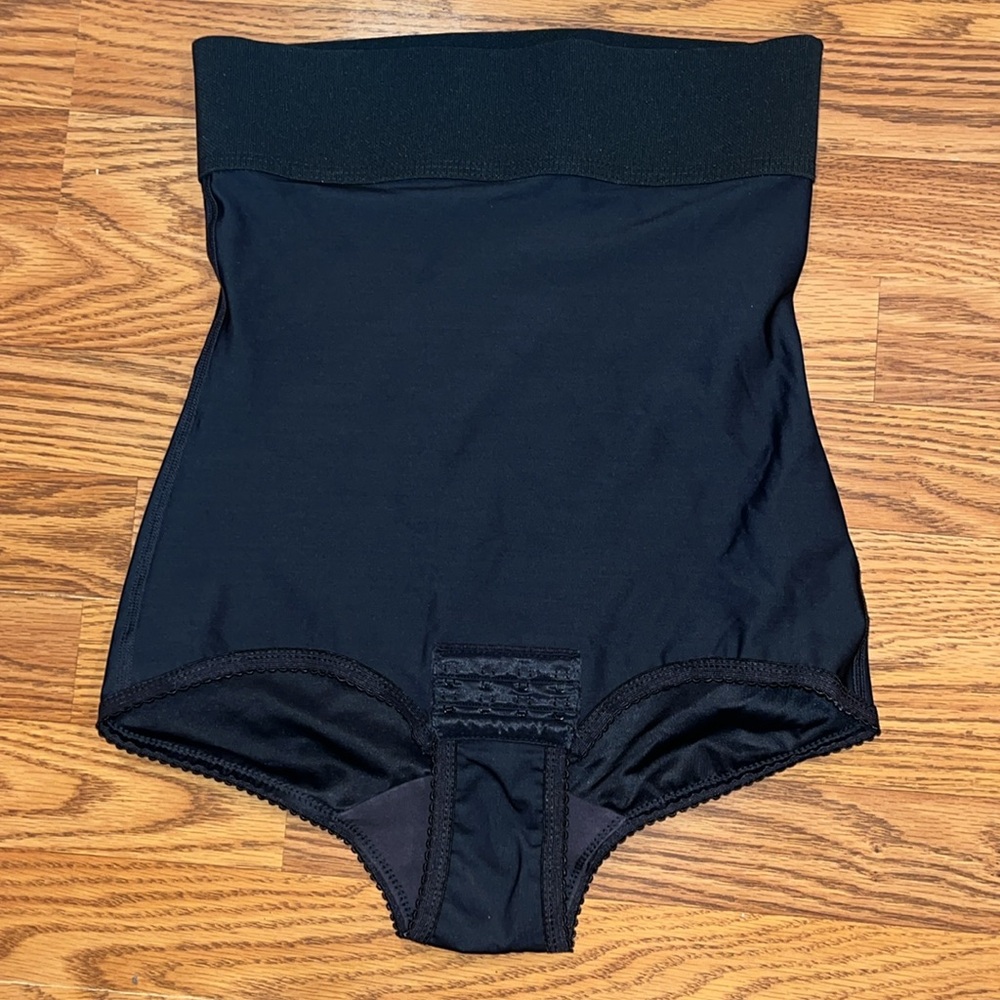 ISAVELA Comprexxwear adjustable shaping bottom